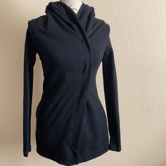 Lululemon jacket - Picture 1 of 14